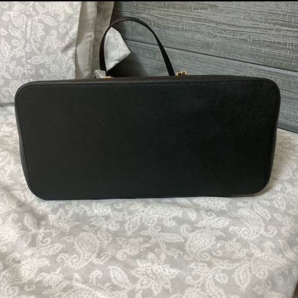 Michael Kors Large Tote - Picture 3 of 6